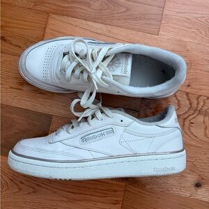 Reebok low profile sneakers (8.5)